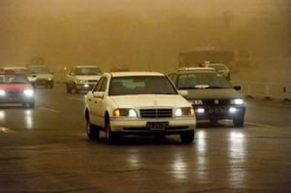 哪些情况下应该开启车灯