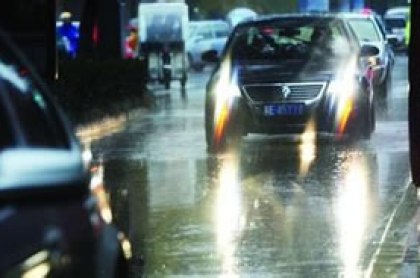 雨天开车小窍门