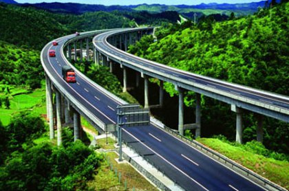 高速公路行车实用技巧，让您轻松租车自驾游